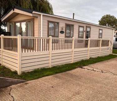 Dymchurch House | 67 The Meadows New Beach Holiday Park