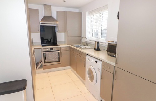 Crynant Cottage | 69 FFORDD Y MEILLION, pet friendly, with a garden in Llanelli
