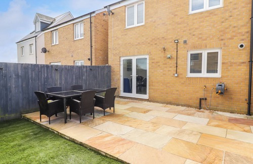 Crynant Cottage | 69 FFORDD Y MEILLION, pet friendly, with a garden in Llanelli