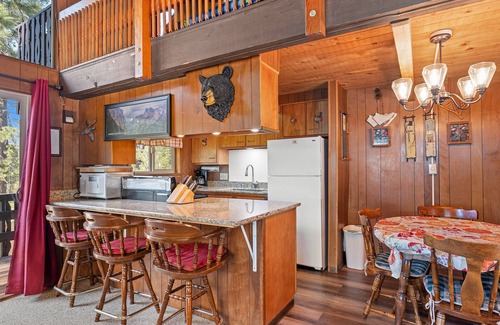 North Wawona Cabin | (6B) Meadow View at The Redwoods In Yosemite