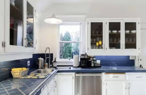 West Queen Anne House | 6B4B Luxury Home! Sleeps 20! Beautiful Views!