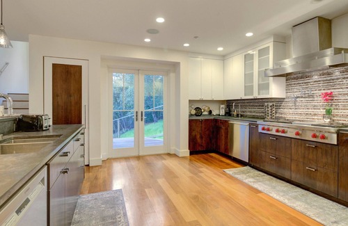 San Anselmo House | 6BD/3.5BA Hilltop Haven -> Hot Tub+Billiards+Views!