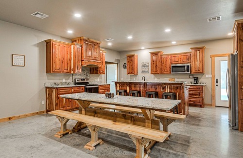 Kingston House | 6Bdrm.Pool Table! Launch nearby! Lake Texoma!