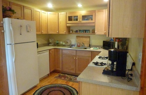 Ludlow House | 6bed/4ba group friendly ski house ~1mi from Okemo w/HOT TUB - sleeps 18
