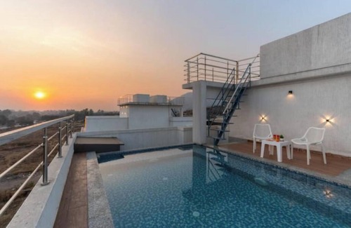 Lonavala Villa | 6BHK Delight -Mountain View/Steam Room/CricketTurf