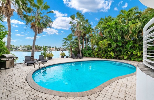 Downtown Miami Villa | 6BR/4.5 BTH Waterfront Paradise