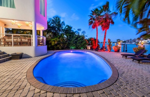 Downtown Miami Villa | 6BR/4.5 BTH Waterfront Paradise