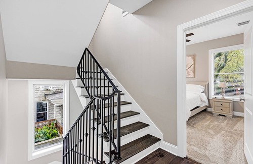 Midtown House | " 6BR/4.5BA Retreat in Midtown! Perfect for Groups, Comfort & Prime Location"