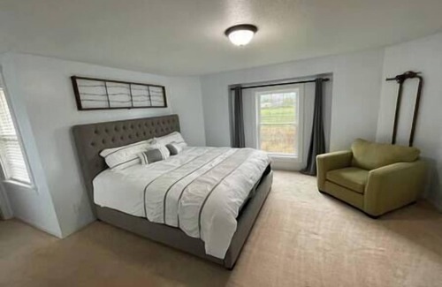 Bonney Lake Other | 6BR Cozy Farmhouse Retreat w/Sunset Views & Fun