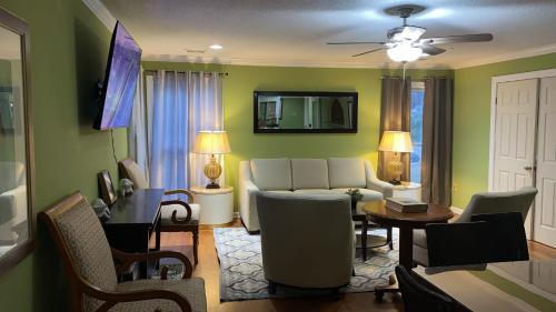 Cordova House | 6BR in Suburban area close to Freeway and Galeria