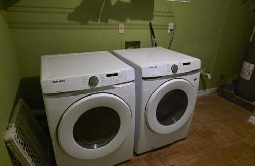 Cordova House | 6BR in Suburban area close to Freeway and Galeria