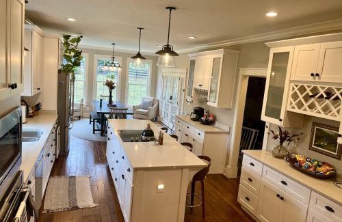 Franklin House | 6BR Modern Farmhouse Retreat