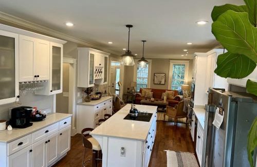 Franklin House | 6BR Modern Farmhouse Retreat