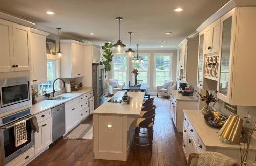 Franklin House | 6BR Modern Farmhouse Retreat