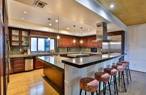 Sherman Oaks Villa | 6BR/Music Studio/Pool/Spa/Games/Sauna