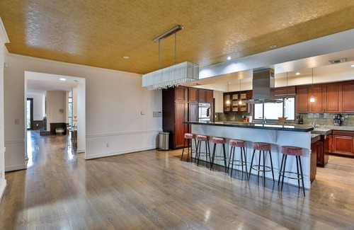 Sherman Oaks Villa | 6BR/Music Studio/Pool/Spa/Games/Sauna