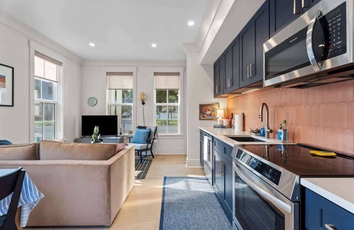 Durham Apartment | 6BR Urban Retreat w/Deck, Near Downtown Durham