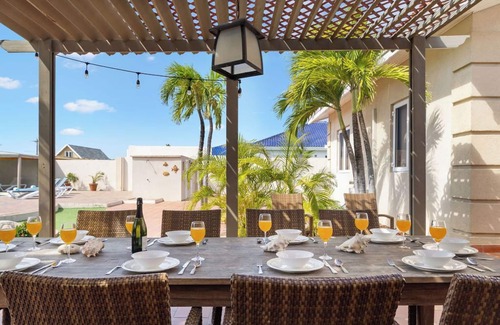 Bubali Villa | 6BR Villa Sleeps 16+ Close 2 Beach w/Amazing Pool