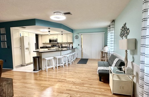 Englewood House | 6min to Beach. Saltwater Pool, Fits 8ppl. Plz Inquire about Milton discount.