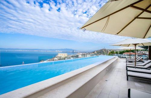 Amapas House | 6th-Floor Amapas Retreat – Pool & Sunset Views