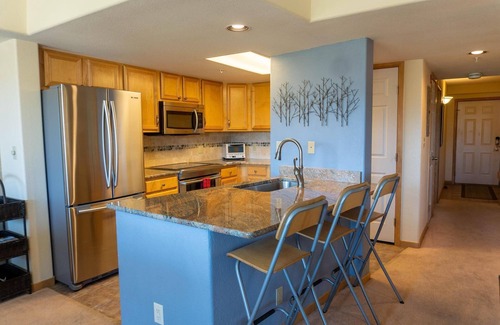 Frisco Condo | 6th Floor Condo with Amazing Lake and Mountain Views!