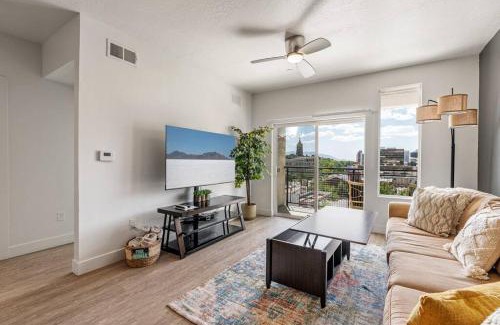 Downtown Salt Lake City Apartment | 6th floor Luxury Apt - King Bed Pool Prkng Gym NEW