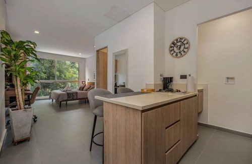 El Tesoro Apartment | 6th floor modern apartment close to parque lleras