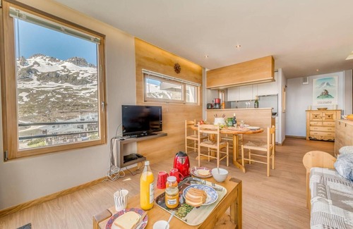 Le Lavachet Apartment | 6th floor, view mountain, balcony, tv, ski locker, 55m², Tignes