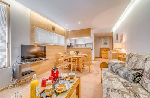 Le Lavachet Apartment | 6th floor, view mountain, balcony, tv, ski locker, 55m², Tignes