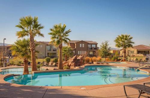 Santa Clara House | 7| Arches in St George with Red Mtn Back Patio Views