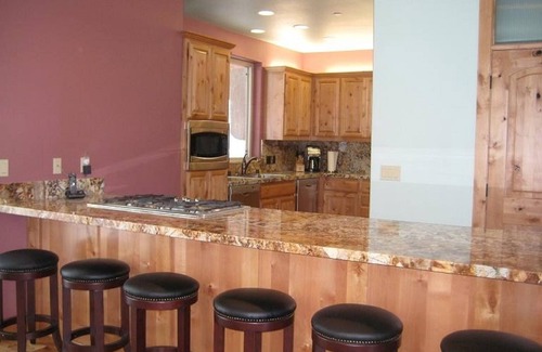 Pioneer Trail House | 7 Bdrm Estate/Home theater/Indoor Pool/WIFI/Pool tbl/Easter & April Specialn