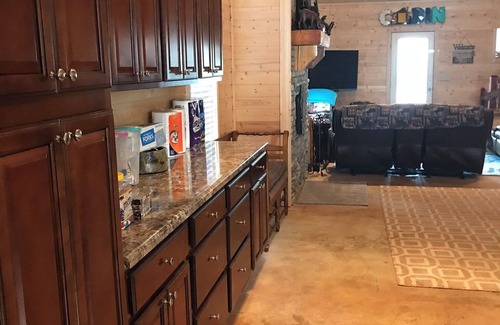 Higden Cabin | 7 Bed 2 Bath walk to the lake