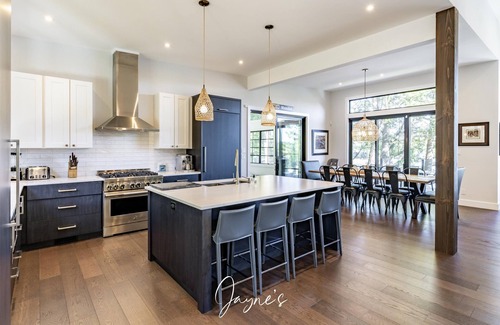 Muskoka Lakes Cottage | 7 bed 5 bath cottage on Lake Rosseau