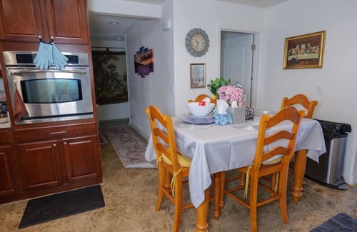Paradise House | 7 bedroom home with fenced yard!