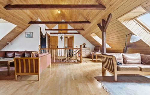 Grenaa House | 7 Bedroom Stunning Home In Grenaa - D70125