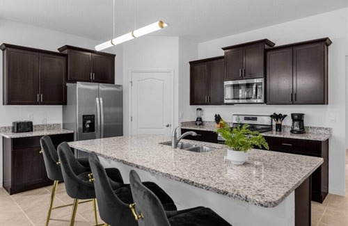 Sunridge Woods House | 7 Bedrooms/5 Bathrooms/Solterra (7684 OL)