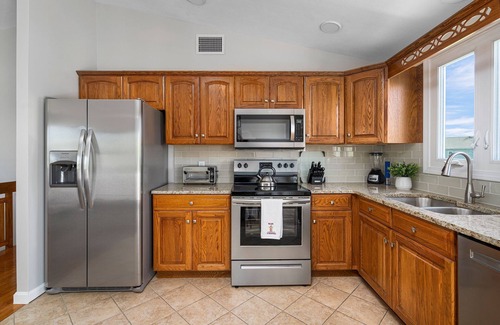 Narragansett House | 7 Bedrooms, A/C, 3 Beaches within 2 Miles, Sleeps 14