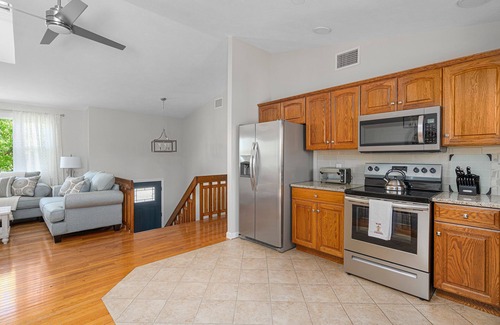 Narragansett House | 7 Bedrooms, A/C, 3 Beaches within 2 Miles, Sleeps 14