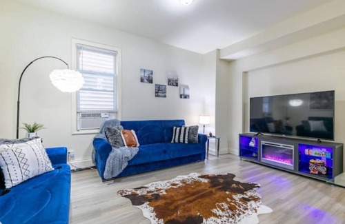 West New York Apartment | 7 Beds Near NYC KingBed Backyard & 2 Parking Spots