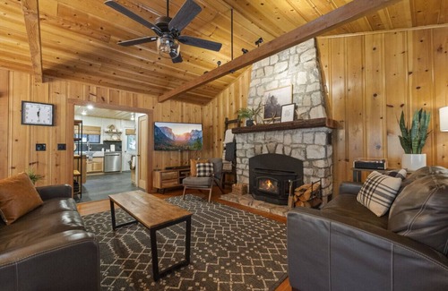 Long Barn Cabin | 7 Cedars Retreat/Modern/Multifamily/AC/Starlink