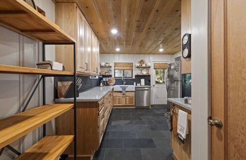 Long Barn Cabin | 7 Cedars Retreat/Modern/Multifamily/AC/Starlink
