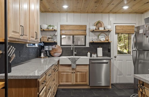Long Barn Cabin | 7 Cedars Retreat/Modern/Multifamily/AC/Starlink