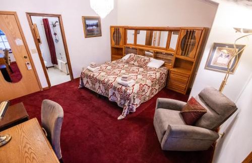 College Hotel | 7 Gables Inn & Suites