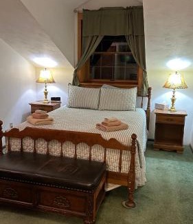 College Hotel | 7 Gables Inn & Suites