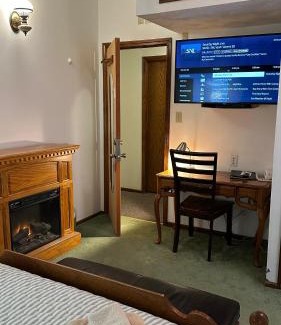 College Hotel | 7 Gables Inn & Suites