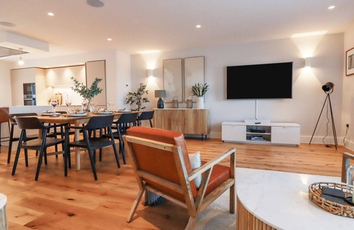 Porth House | 7 LONGSHORE, pet friendly, luxury holiday cottage in St Columb Minor