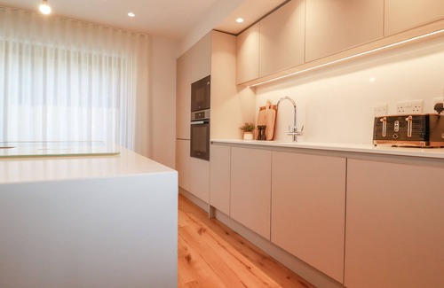 Porth House | 7 LONGSHORE, pet friendly, luxury holiday cottage in St Columb Minor