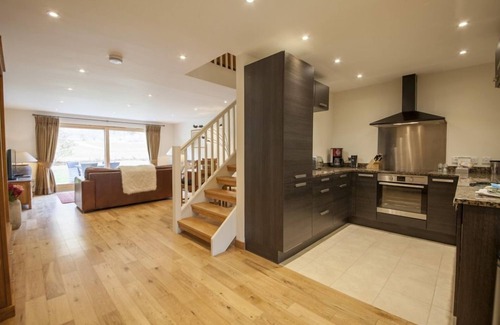 Kenmore Cottage | 7 Maxwells - sleeps 4 guests in 2 bedrooms