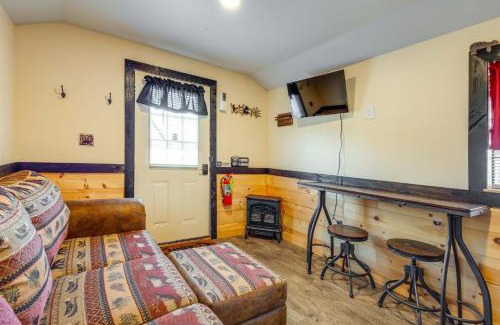 Sevierville House | 7 Mi to Dollywood Cozy Cabin with Patio and Grill!