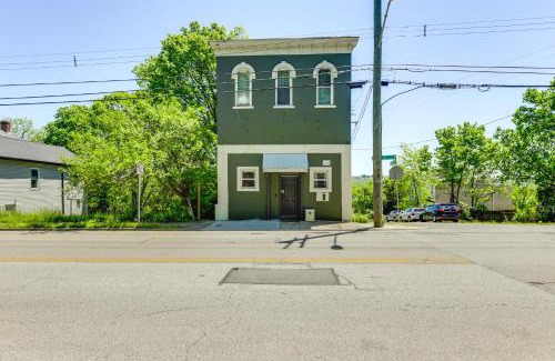 Cincinnati Apartment | 7 Mi to Dtwn Charming Couples Cove in Cincinnati